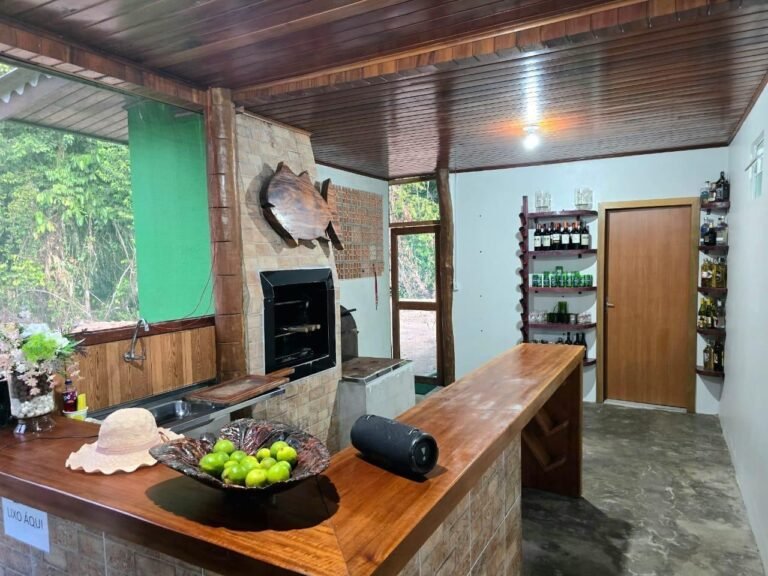 Lounge area with bar and barbecue grill