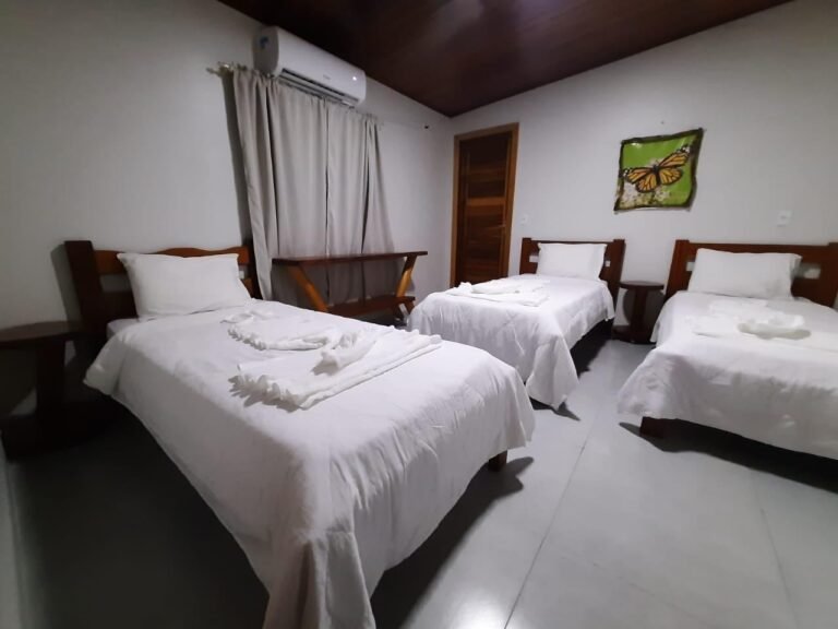 Triple room with air conditioning and wooden ceiling