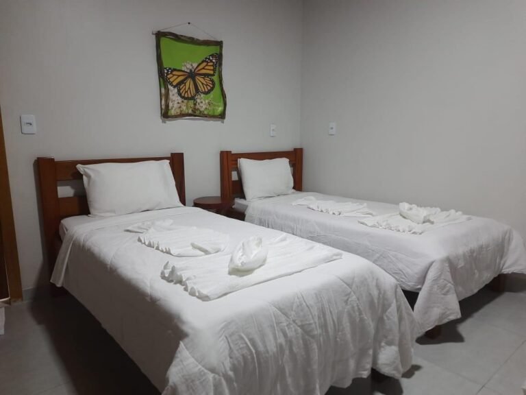 Guests and facilities at Pousada Jundiá